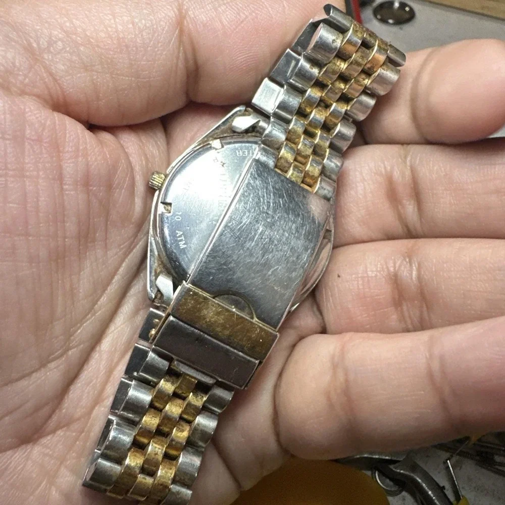 Working Vtg Dixie Tool & Die Quartz Watch‎ 10 ATM Two Tone Date Mens Watch 35mm